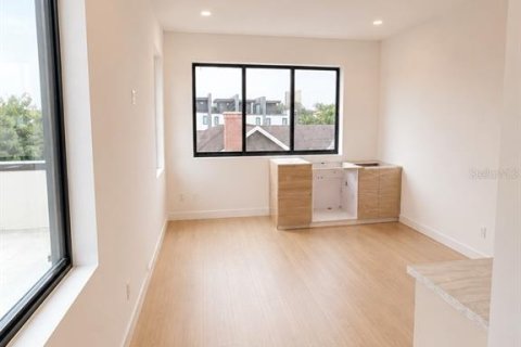 Adosado en venta en Tampa, Florida, 4 dormitorios, 272.02 m2 № 2330267 - foto 14