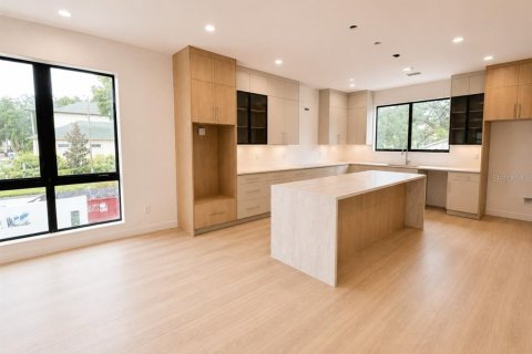 Adosado en venta en Tampa, Florida, 4 dormitorios, 272.02 m2 № 2330267 - foto 5