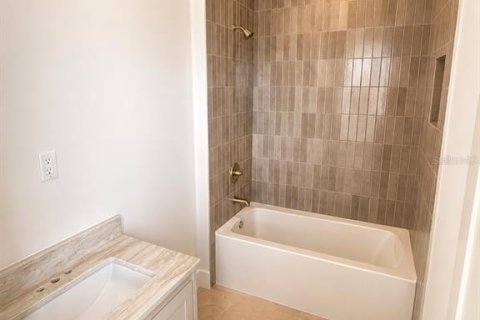 Adosado en venta en Tampa, Florida, 4 dormitorios, 272.02 m2 № 2330267 - foto 17