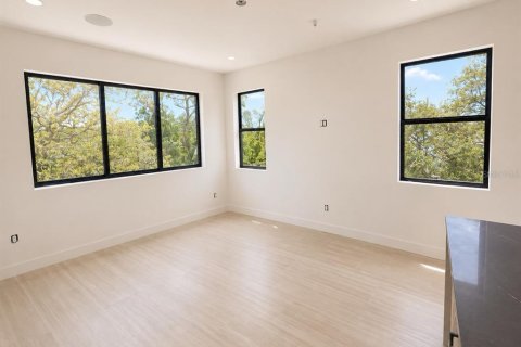 Adosado en venta en Tampa, Florida, 4 dormitorios, 272.02 m2 № 2330267 - foto 19