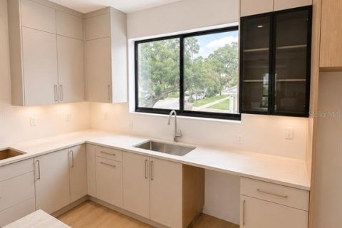 Adosado en venta en Tampa, Florida, 4 dormitorios, 272.02 m2 № 2330267 - foto 8