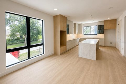 Adosado en venta en Tampa, Florida, 4 dormitorios, 272.02 m2 № 2330267 - foto 4