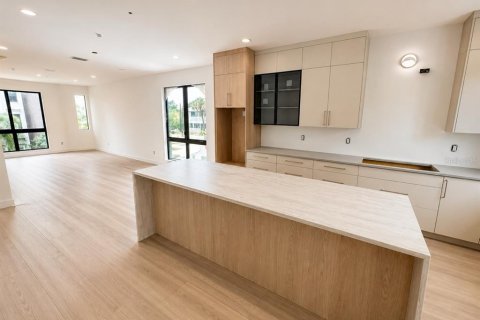 Adosado en venta en Tampa, Florida, 4 dormitorios, 272.02 m2 № 2330267 - foto 7