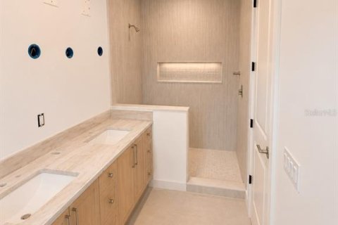 Adosado en venta en Tampa, Florida, 4 dormitorios, 272.02 m2 № 2330267 - foto 9