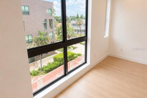 Adosado en venta en Tampa, Florida, 4 dormitorios, 272.02 m2 № 2330267 - foto 12