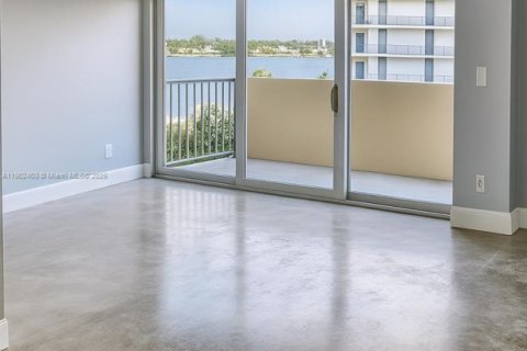 Condominio en venta en Miami, Florida, 53.88 m2 № 1953844 - foto 5