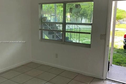 Immobilier commercial à vendre à Miami, Floride: 280.94 m2 № 1936917 - photo 5