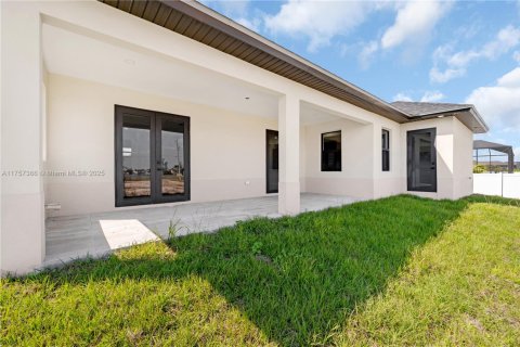 House in Cape Coral, Florida 4 bedrooms № 1860254 - photo 26