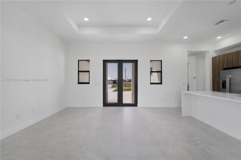 House in Cape Coral, Florida 4 bedrooms № 1860254 - photo 14
