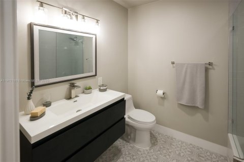 House in Miami, Florida 4 bedrooms, 240.52 sq.m. № 1968167 - photo 26