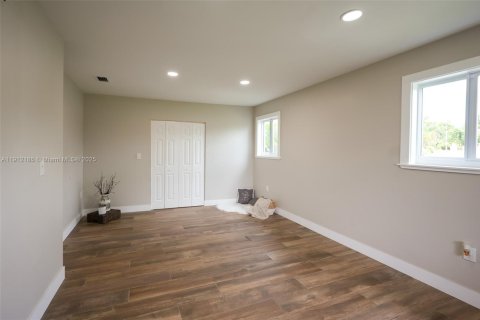 House in Miami, Florida 4 bedrooms, 240.52 sq.m. № 1968167 - photo 29