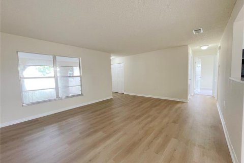 Villa ou maison à vendre à Brandon, Floride: 3 chambres, 112.23 m2 № 1772932 - photo 2
