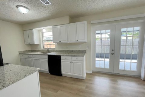 Villa ou maison à vendre à Brandon, Floride: 3 chambres, 112.23 m2 № 1772932 - photo 6