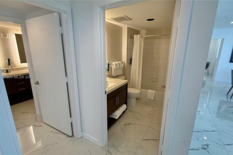 Condo in Sunny Isles Beach, Florida, 3 bedrooms  № 1655396 - photo 25