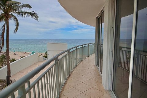 Condo in Sunny Isles Beach, Florida, 3 bedrooms  № 1655396 - photo 21