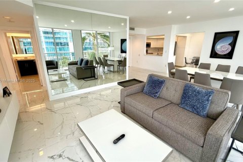 Condo in Sunny Isles Beach, Florida, 3 bedrooms  № 1655396 - photo 14