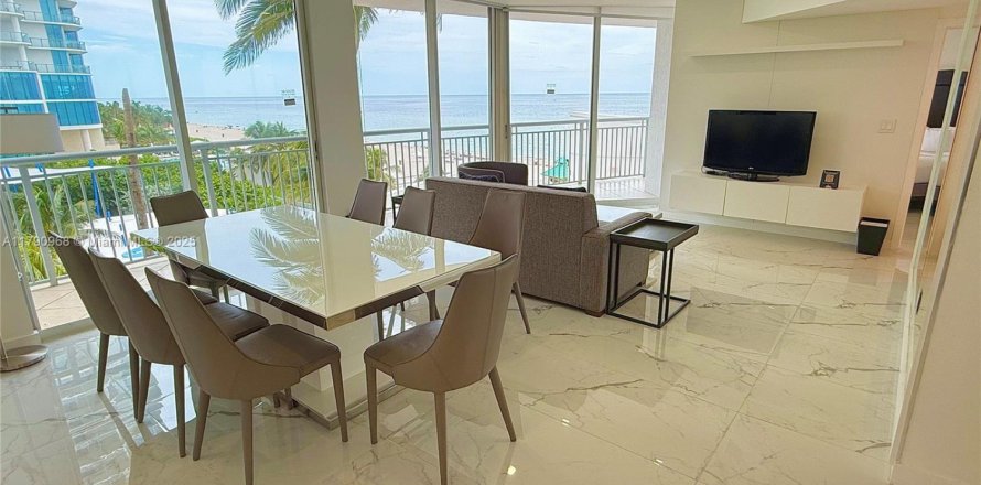 Condo in Sunny Isles Beach, Florida, 3 bedrooms  № 1655396