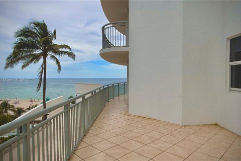Condo in Sunny Isles Beach, Florida, 3 bedrooms  № 1655396 - photo 20