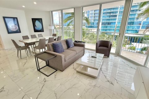 Condo in Sunny Isles Beach, Florida, 3 bedrooms  № 1655396 - photo 12
