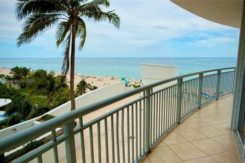 Condo in Sunny Isles Beach, Florida, 3 bedrooms  № 1655396 - photo 18