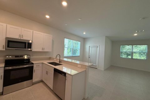 Townhouse in San Antonio, Florida 3 bedrooms, 166.02 sq.m. № 1909400 - photo 15
