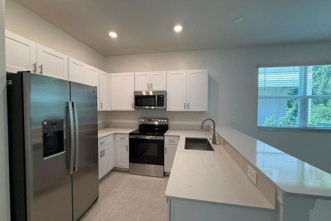 Townhouse in San Antonio, Florida 3 bedrooms, 166.02 sq.m. № 1909400 - photo 19