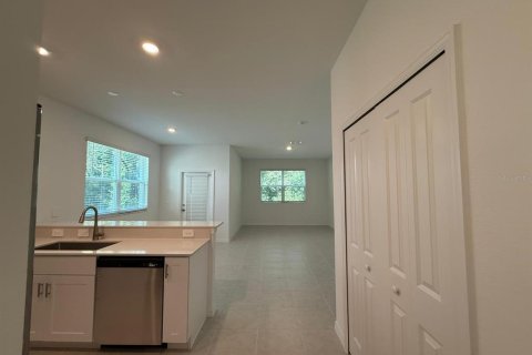 Townhouse in San Antonio, Florida 3 bedrooms, 166.02 sq.m. № 1909400 - photo 14