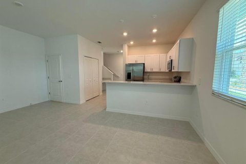 Townhouse in San Antonio, Florida 3 bedrooms, 166.02 sq.m. № 1909400 - photo 17