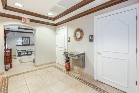 Commercial property in Hollywood, Florida № 1860677 - photo 5