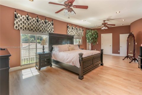 Commercial property in Hollywood, Florida № 1860677 - photo 28