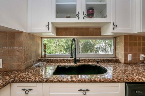 Commercial property in Hollywood, Florida № 1860677 - photo 19