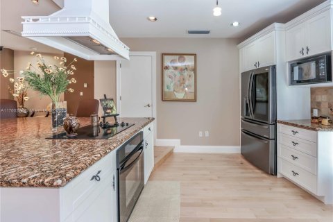 Commercial property in Hollywood, Florida № 1860677 - photo 21