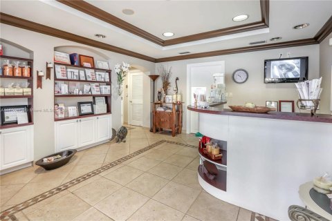 Commercial property in Hollywood, Florida № 1860677 - photo 2