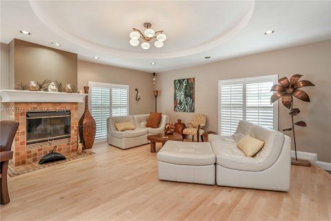 Commercial property in Hollywood, Florida № 1860677 - photo 15