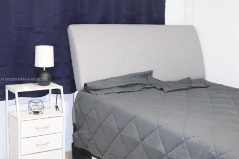Снять в аренду коммерческую недвижимость в Хайалиа, Флорида 1 спальня, 204.2м2, № 1955500 - фото 5