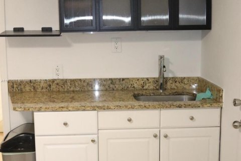 Снять в аренду коммерческую недвижимость в Хайалиа, Флорида 1 спальня, 204.2м2, № 1955500 - фото 7