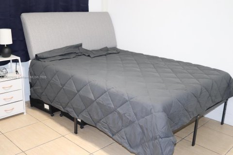 Снять в аренду коммерческую недвижимость в Хайалиа, Флорида 1 спальня, 204.2м2, № 1955500 - фото 3