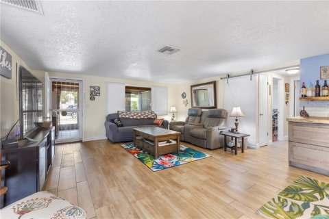 Casa en venta en New Port Richey, Florida, 3 dormitorios, 121.7 m2 № 1901898 - foto 4