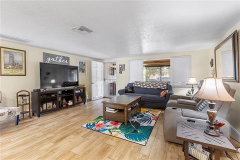 Casa en venta en New Port Richey, Florida, 3 dormitorios, 121.7 m2 № 1901898 - foto 5