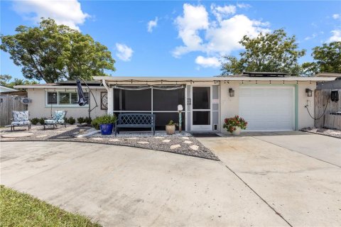 Casa en venta en New Port Richey, Florida, 3 dormitorios, 121.7 m2 № 1901898 - foto 1