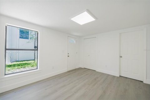 House in Tampa, Florida 4 bedrooms, 138.61 sq.m. № 1797940 - photo 14