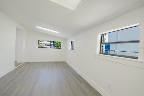 House in Tampa, Florida 4 bedrooms, 138.61 sq.m. № 1797940 - photo 11