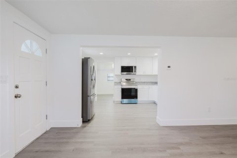 House in Tampa, Florida 4 bedrooms, 138.61 sq.m. № 1797940 - photo 5