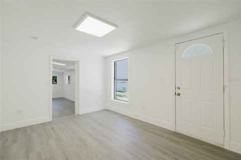 House in Tampa, Florida 4 bedrooms, 138.61 sq.m. № 1797940 - photo 15