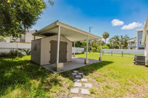 House in Tampa, Florida 4 bedrooms, 138.61 sq.m. № 1797940 - photo 27