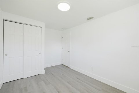 House in Tampa, Florida 4 bedrooms, 138.61 sq.m. № 1797940 - photo 18