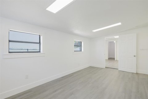 House in Tampa, Florida 4 bedrooms, 138.61 sq.m. № 1797940 - photo 12