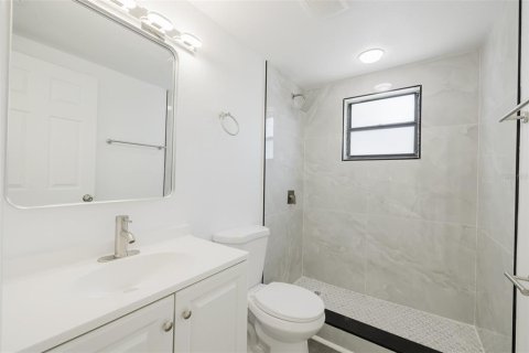 House in Tampa, Florida 4 bedrooms, 138.61 sq.m. № 1797940 - photo 17