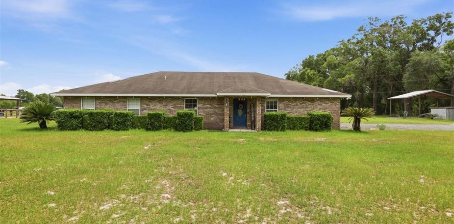 House in Trenton, Florida 5 bedrooms, 211.72 sq.m. № 2136402