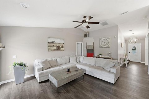 House in Trenton, Florida 5 bedrooms, 211.72 sq.m. № 2136402 - photo 17